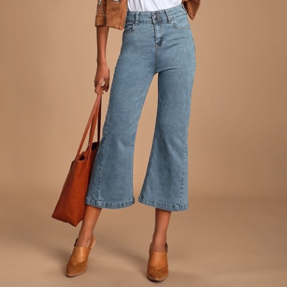LULU’s Light Wash Cropped Wide-Leg Jeans